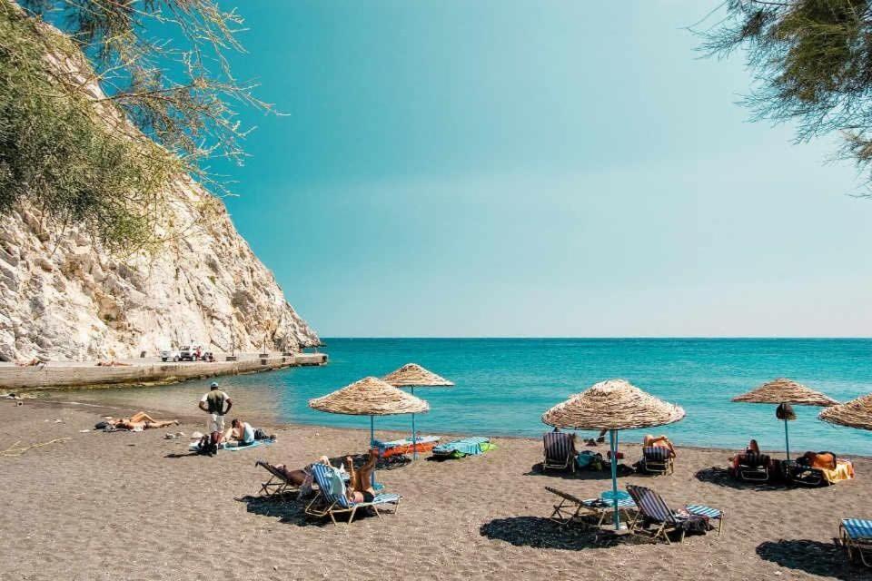 Santorini Seaside Retreat - Flora'S Summer Escape بيريسا المظهر الخارجي الصورة