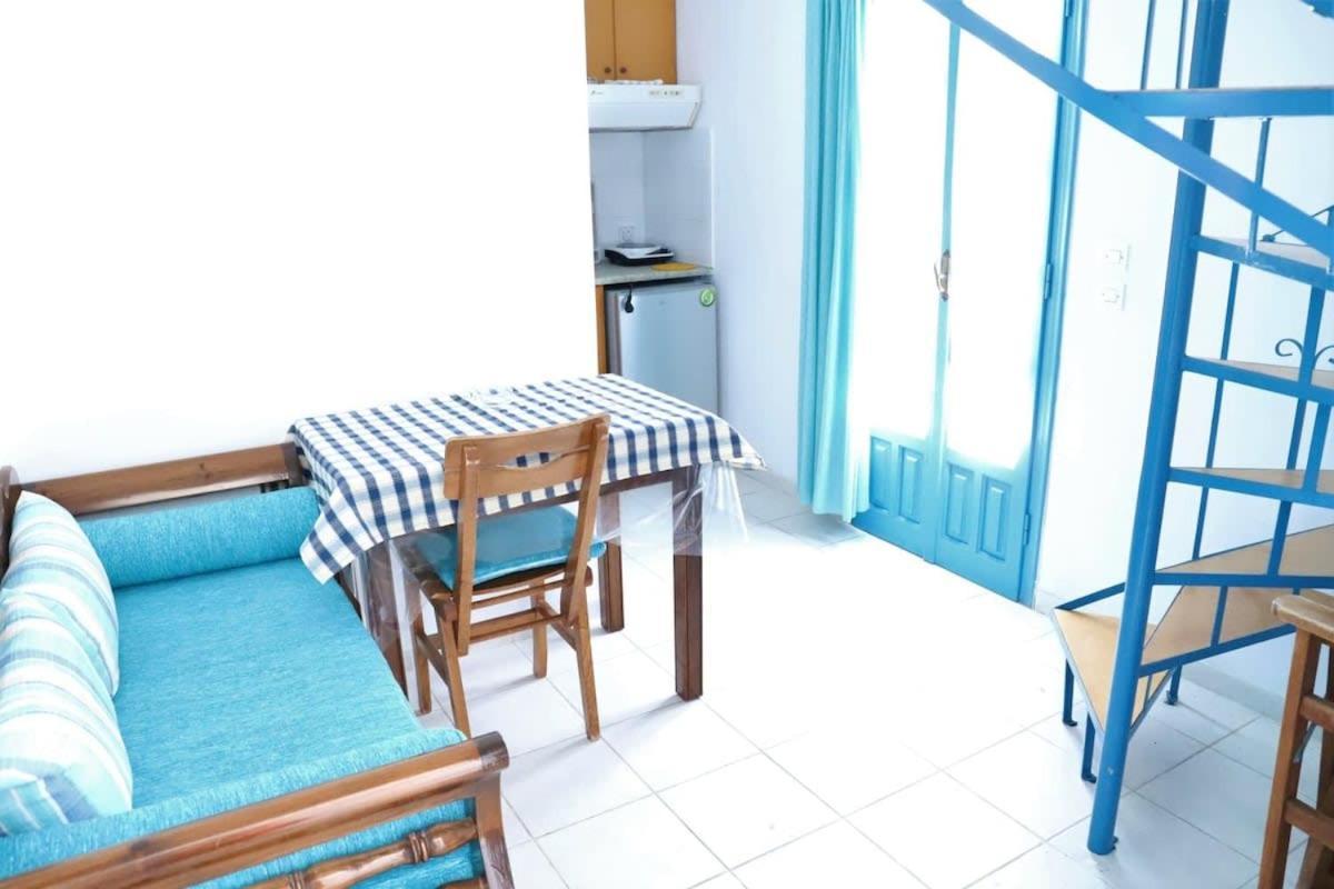 Santorini Seaside Retreat - Flora'S Summer Escape بيريسا المظهر الخارجي الصورة