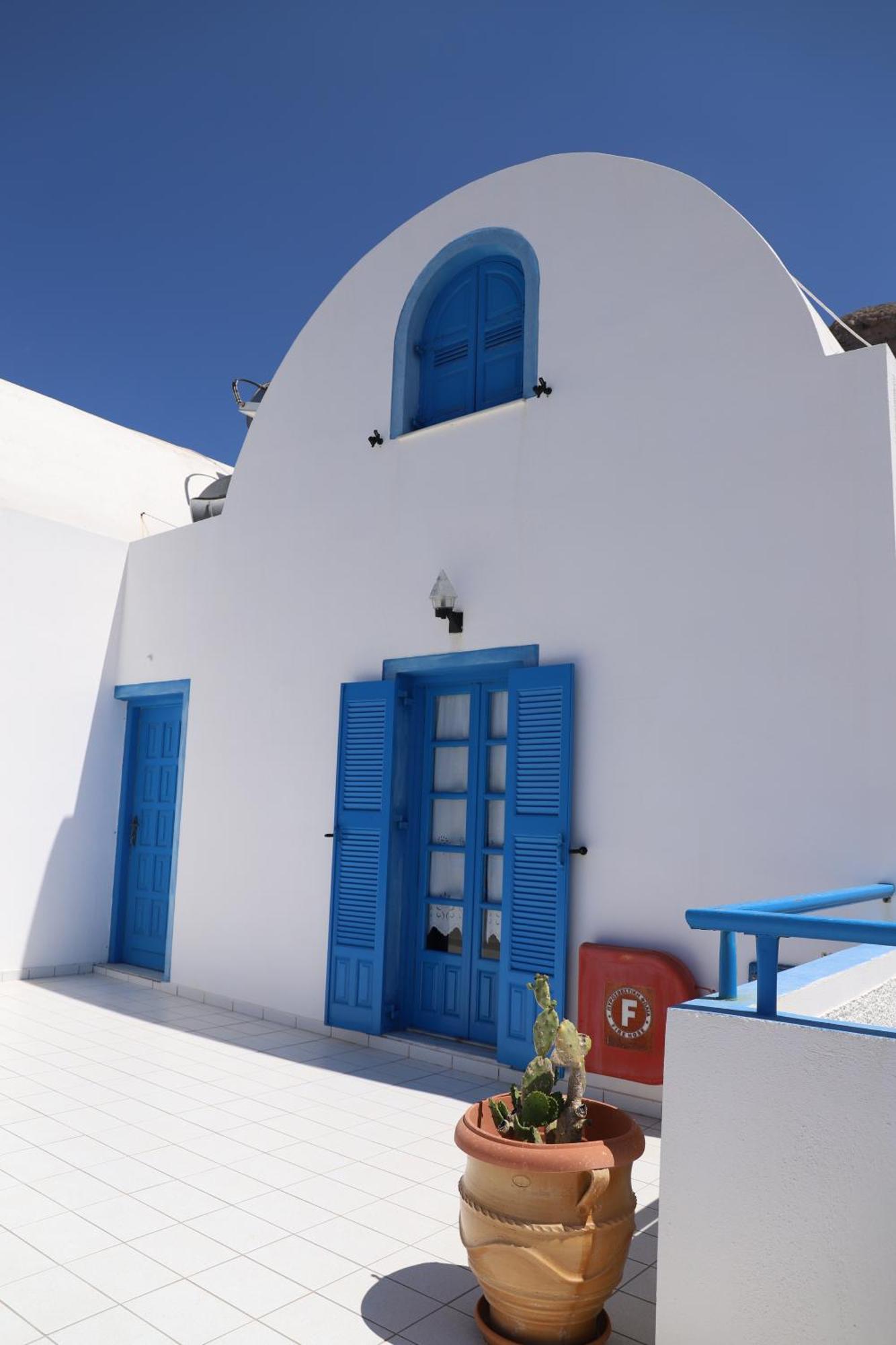 Santorini Seaside Retreat - Flora'S Summer Escape بيريسا المظهر الخارجي الصورة